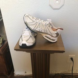 Skuff mark on toe as indicated on photos